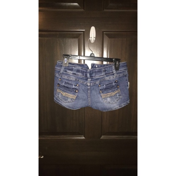 Shorts - Picture 2 of 3